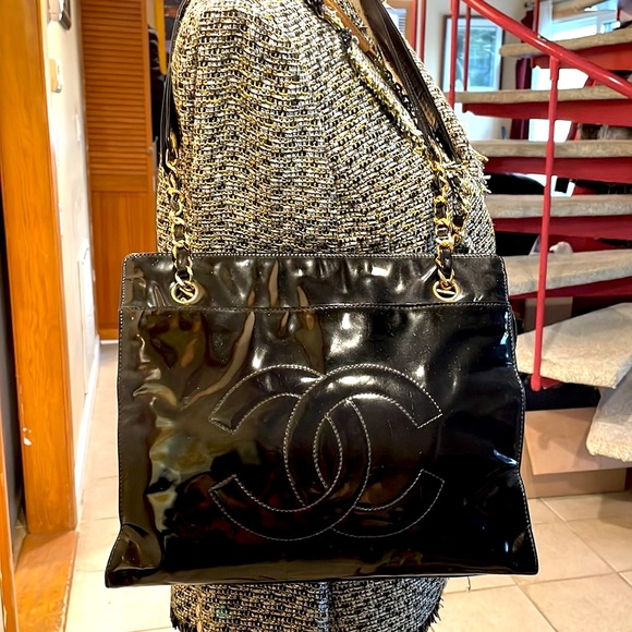 ‼️SOLD‼️💯Authentic CHANEL timeless CC patent leather tote - Picture 2 of 13